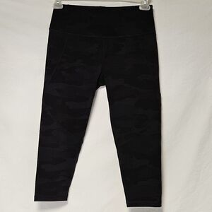 Sweaty Betty Power Workout Crop Leggings in the "Ultra Black Camo Print". Size 8
